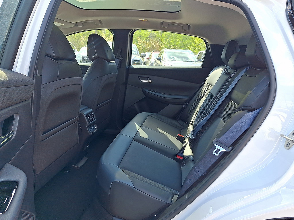 New 2026 Nissan Leaf Platinum+ w/ Illuminated Package FWD image 5