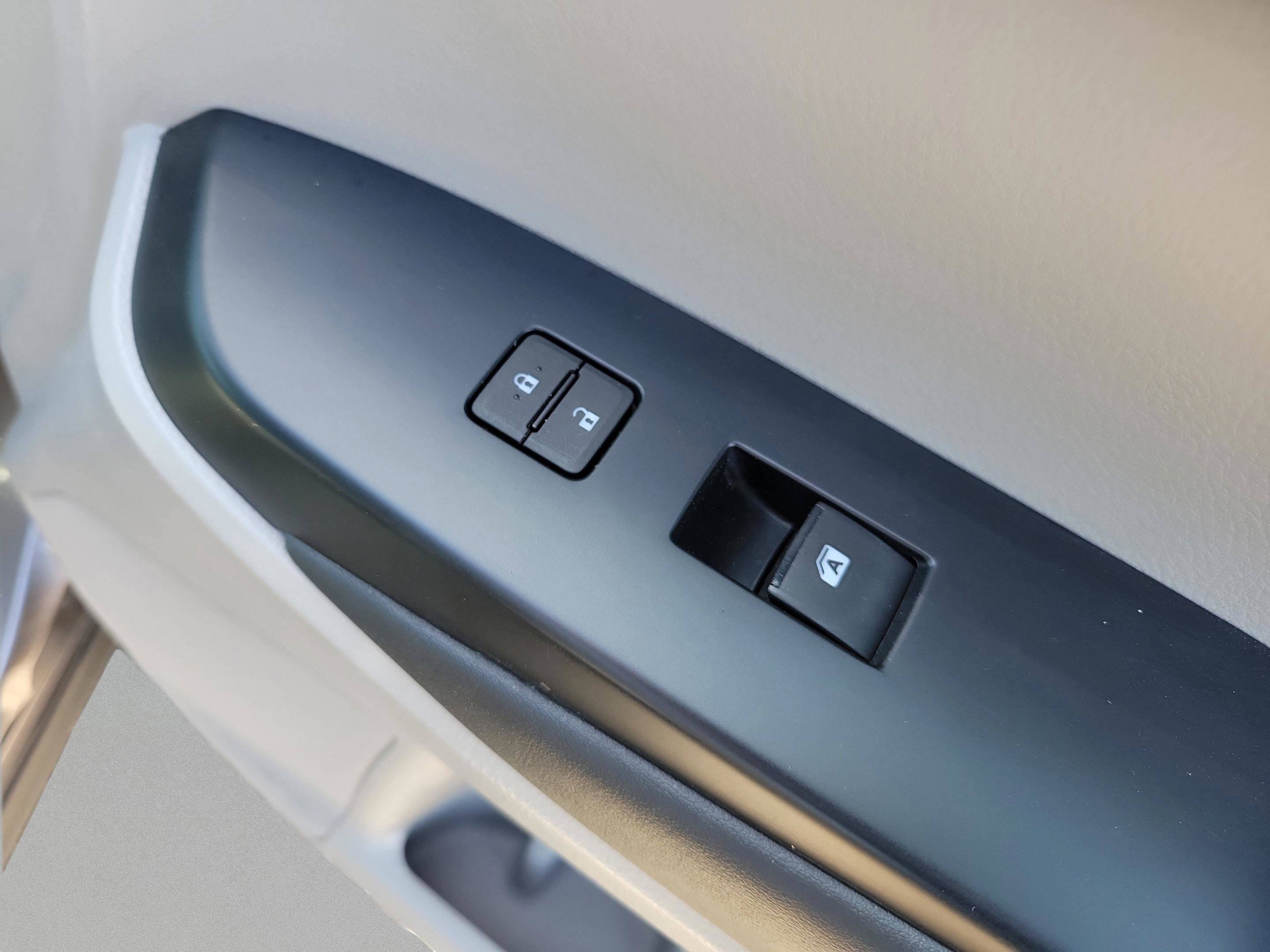 Used 2015 Toyota Highlander XLE image 21