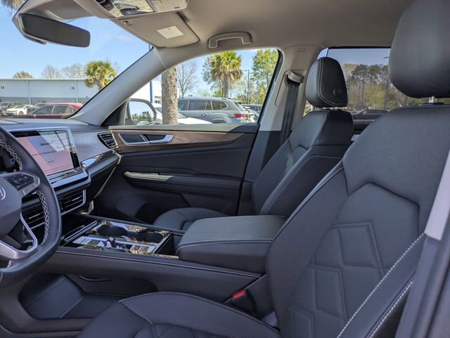 Certified 2025 Volkswagen Atlas SE w/ Black Wheel Package image 43