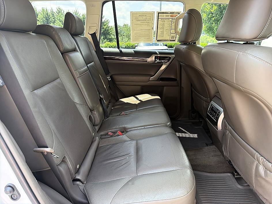 Used 2015 Lexus GX 460 w/ Premium Package AWD/4WD image 20