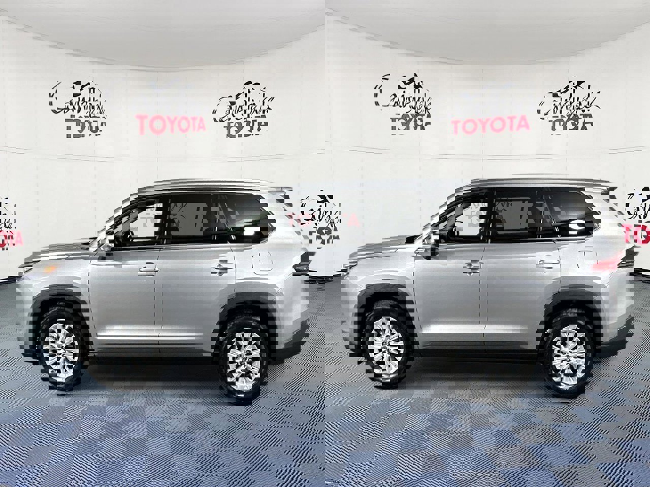 Used 2025 Toyota Grand Highlander AWD image 4