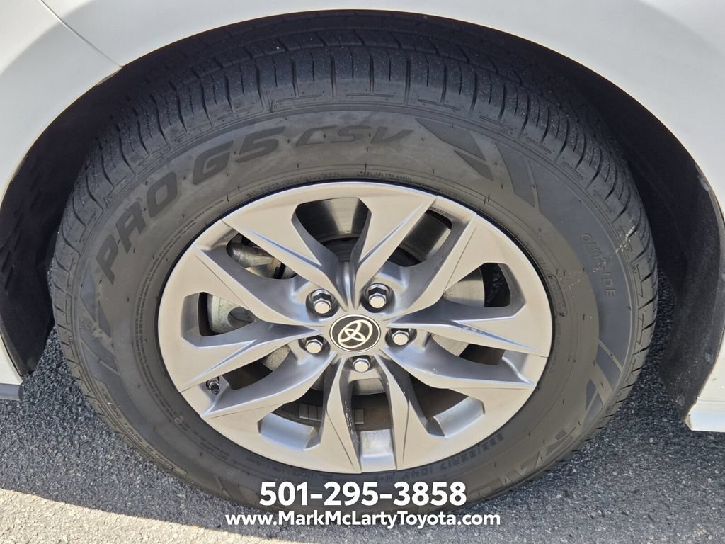 Used 2025 Toyota Sienna LE FWD image 17