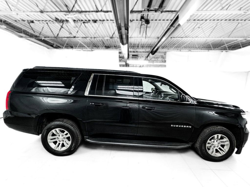 Used 2017 Chevrolet Suburban LT image 6