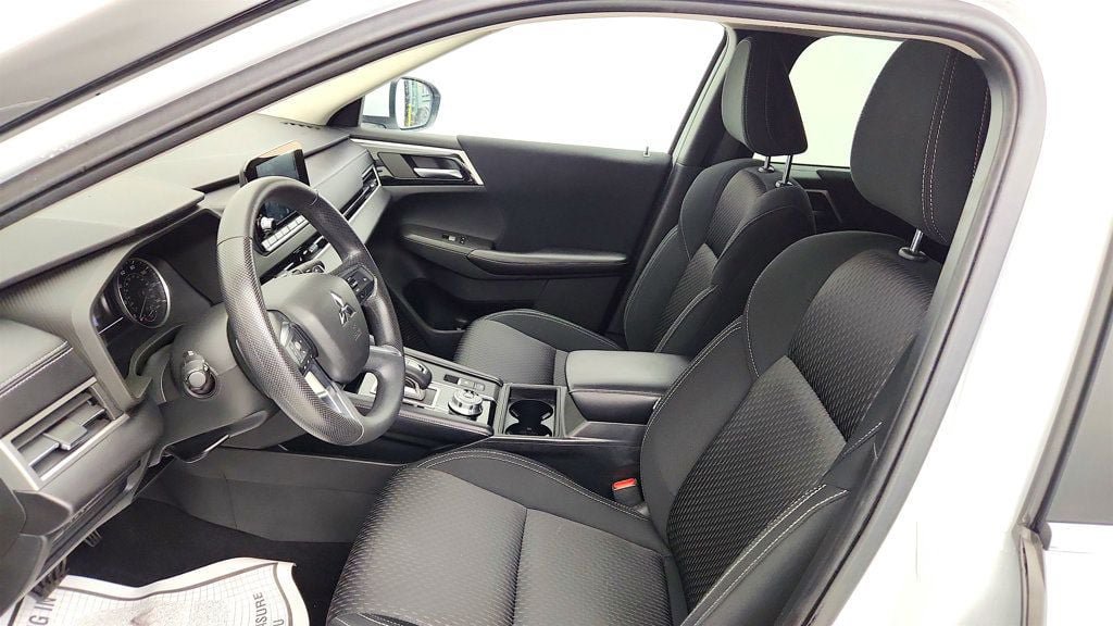 Used 2022 Mitsubishi Outlander ES FWD image 18