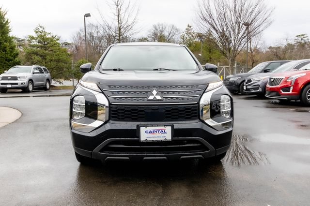 Used 2022 Mitsubishi Outlander ES AWD/4WD image 2