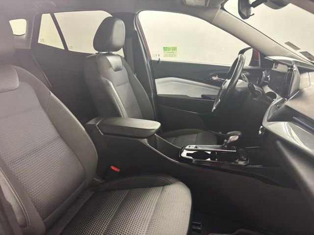 Used 2025 Chevrolet Trax LT w/ Driver Confidence Package FWD image 17