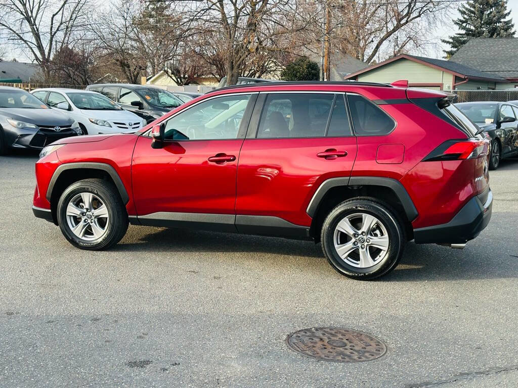 Used 2023 Toyota RAV4 XLE AWD/4WD image 4