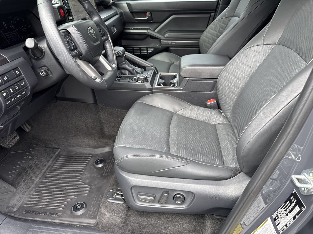 Used 2025 Toyota 4Runner TRD Off-Road Premium AWD/4WD image 9