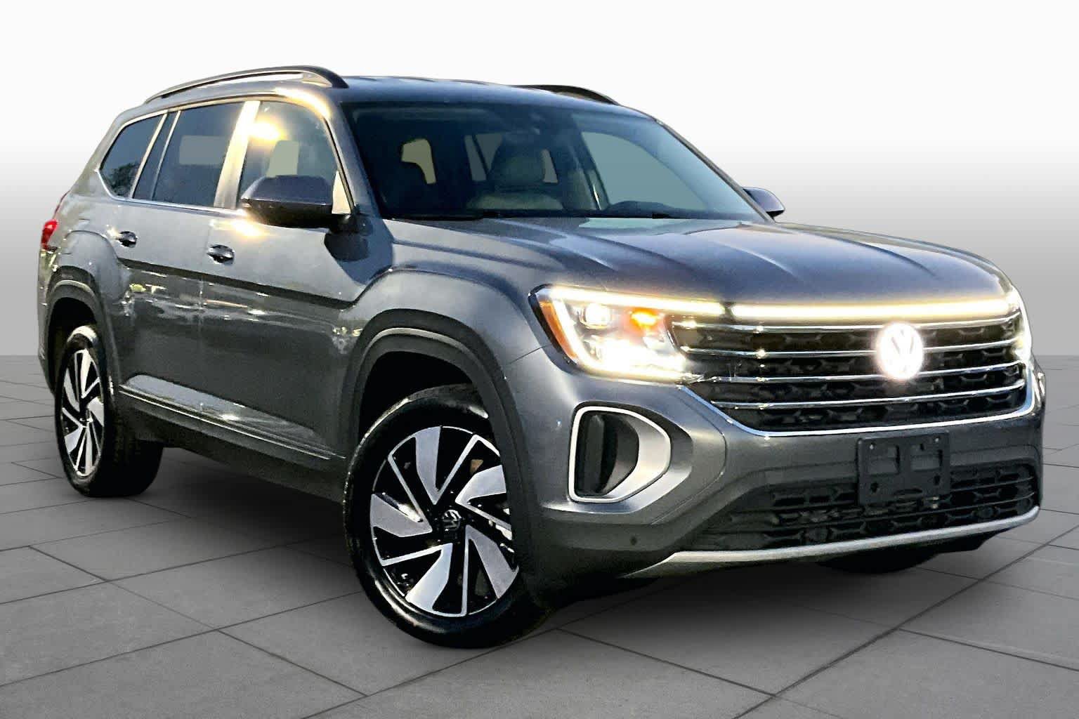 Used 2025 Volkswagen Atlas SE AWD/4WD image 3
