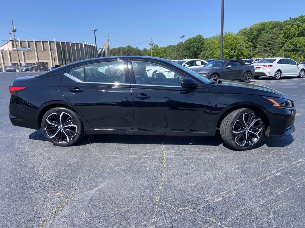 Used 2024 Nissan Altima 2.5 SR FWD image 2