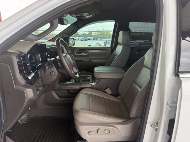 Used 2024 Chevrolet Silverado 1500 LTZ AWD/4WD image 14