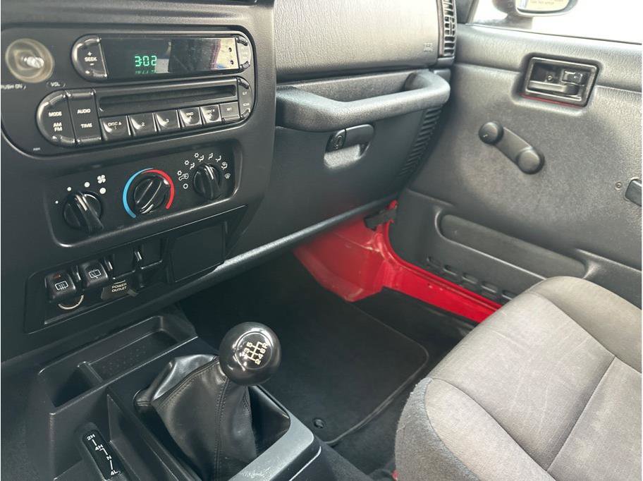 Used 2006 Jeep Wrangler Unlimited w/ Security Group image 29