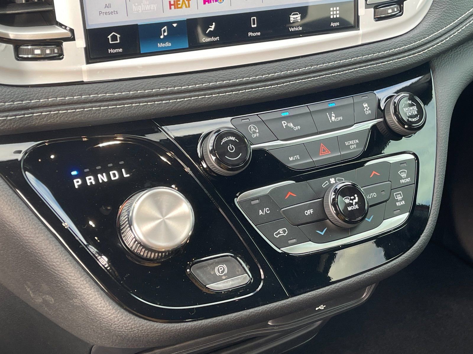 New 2026 Chrysler Pacifica Select image 22