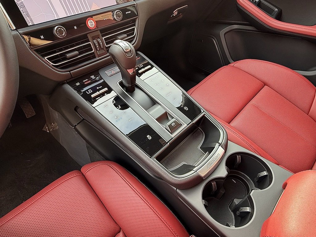 New 2026 Porsche Macan image 16
