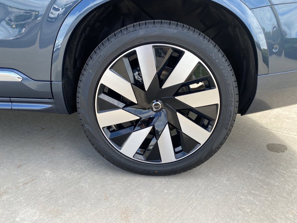 Used 2025 Volvo XC90 T8 Plus w/ Protection Package Premier image 11