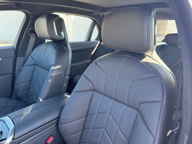 New 2026 BMW 760i xDrive w/ Premium Package AWD/4WD image 13
