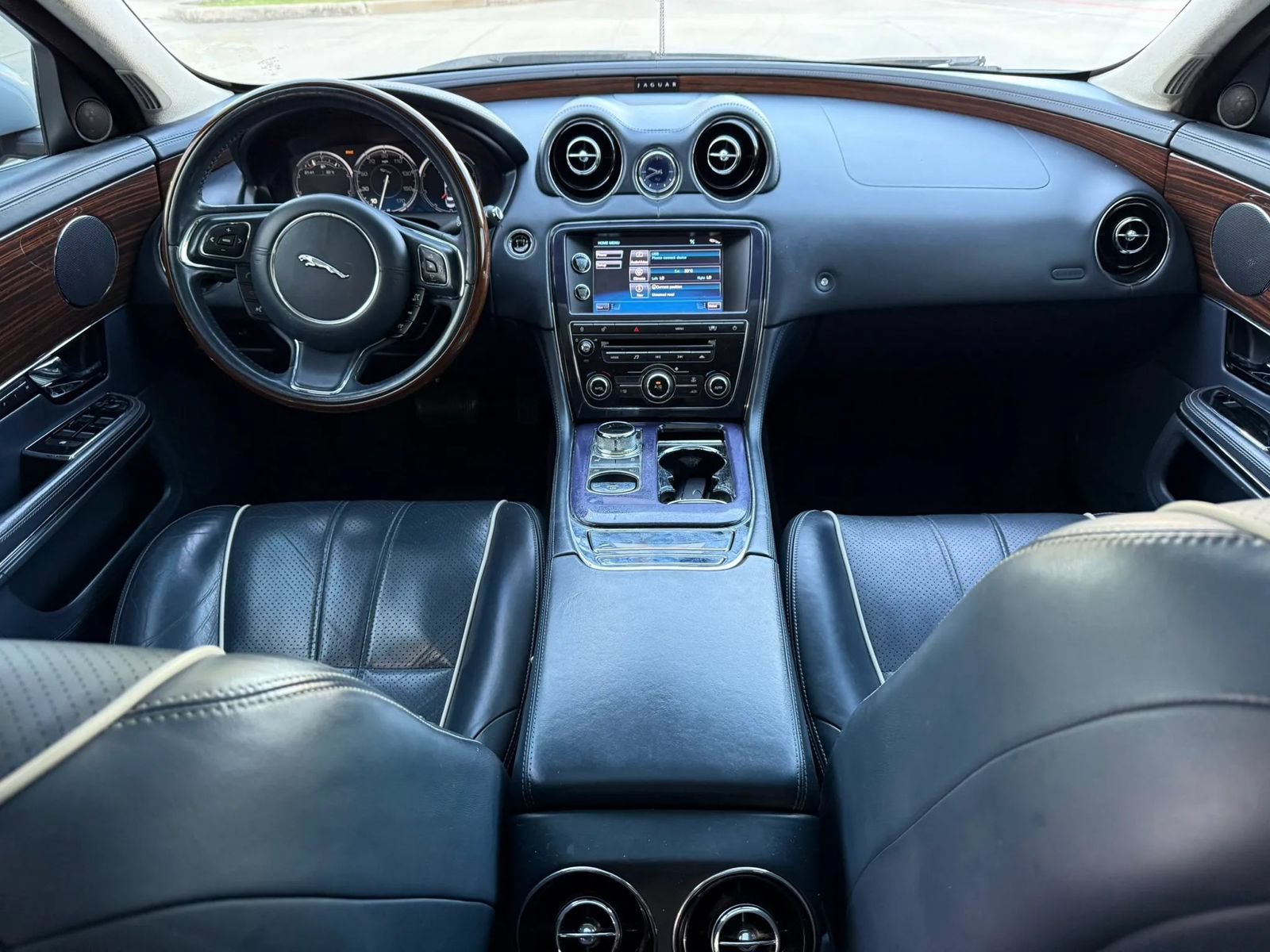 Used 2011 Jaguar XJ L RWD image 12