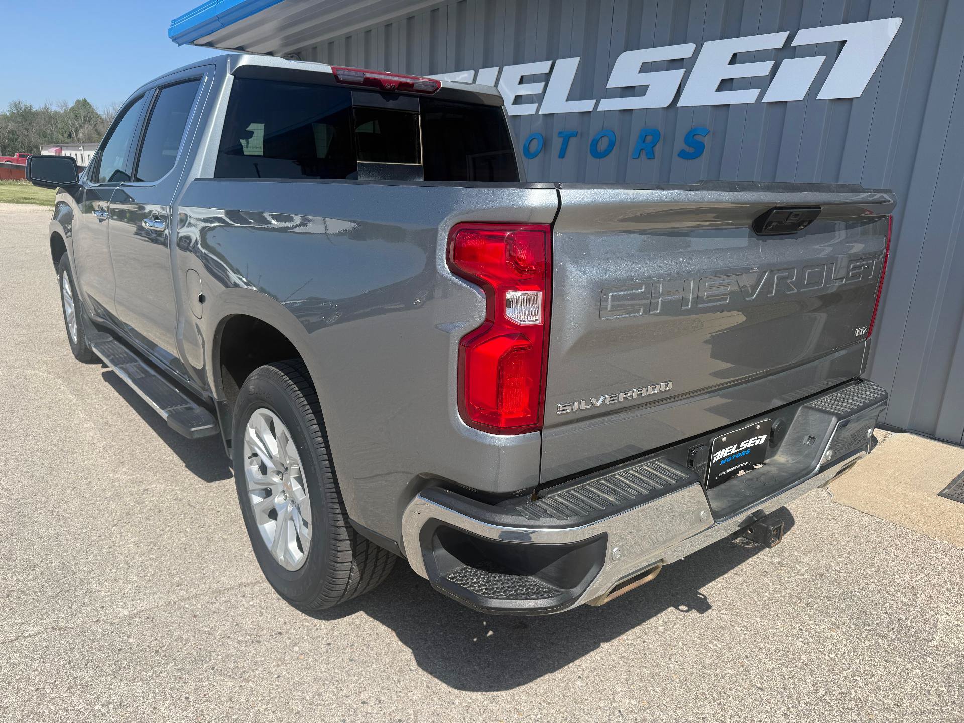 Used 2024 Chevrolet Silverado 1500 LTZ AWD/4WD image 8