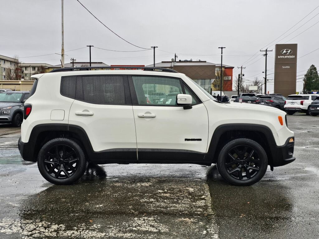 Used 2018 Jeep Renegade Altitude image 9
