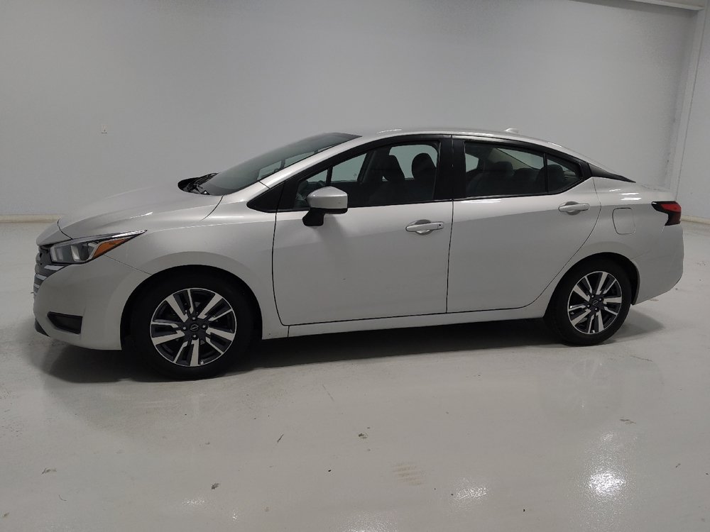 Used 2023 Nissan Versa SV FWD image 2