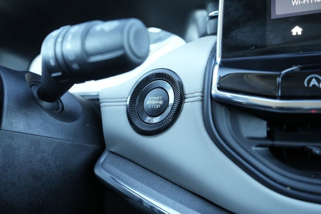 Used 2022 Jeep Compass Limited image 30