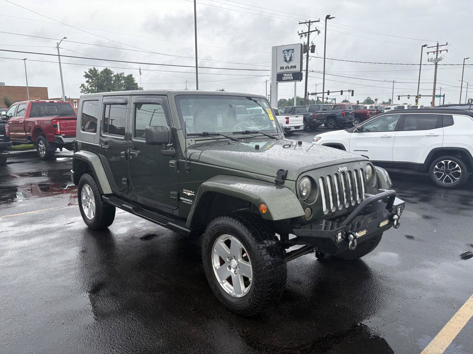 Used 2009 Jeep Wrangler Unlimited Sahara w/ Dual Top Group AWD/4WD image 2