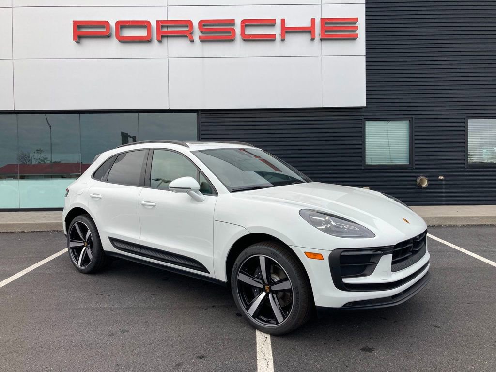 Used 2025 Porsche Macan AWD image 17