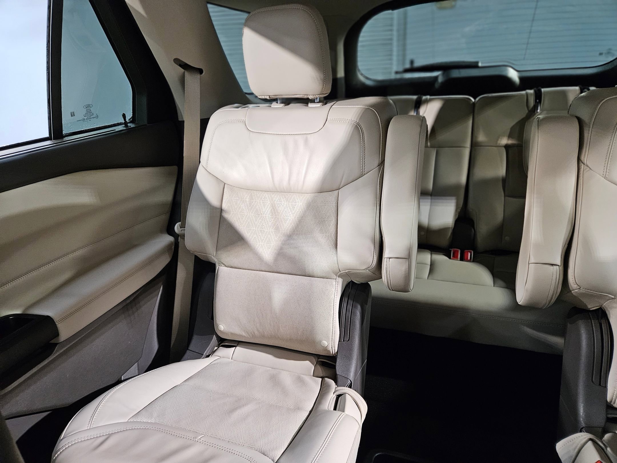 Used 2020 Ford Explorer Platinum image 12