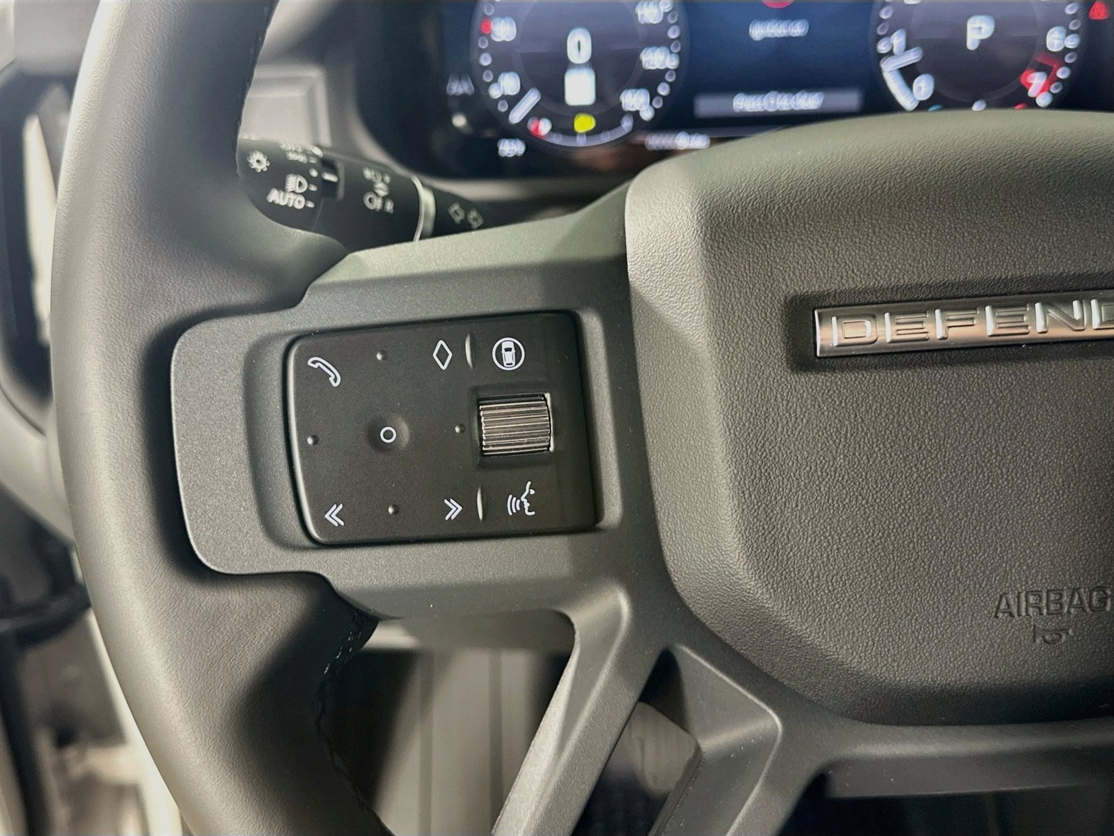 New 2026 Land Rover Defender 110 X-Dynamic SE AWD/4WD image 18