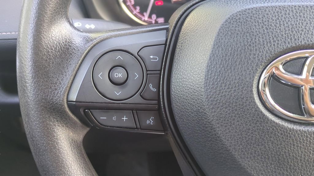 Used 2024 Toyota RAV4 XLE FWD image 20