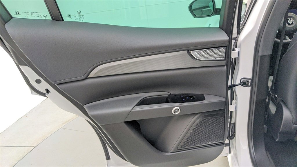 Used 2024 Maserati Grecale GT image 23