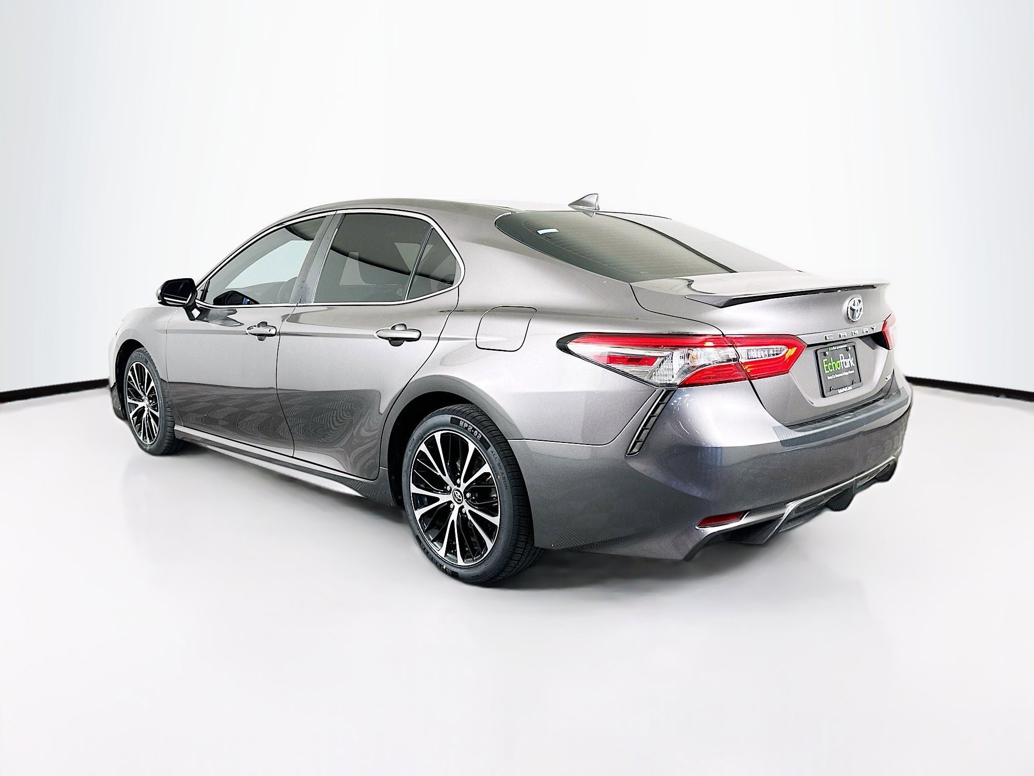 Used 2019 Toyota Camry SE image 5