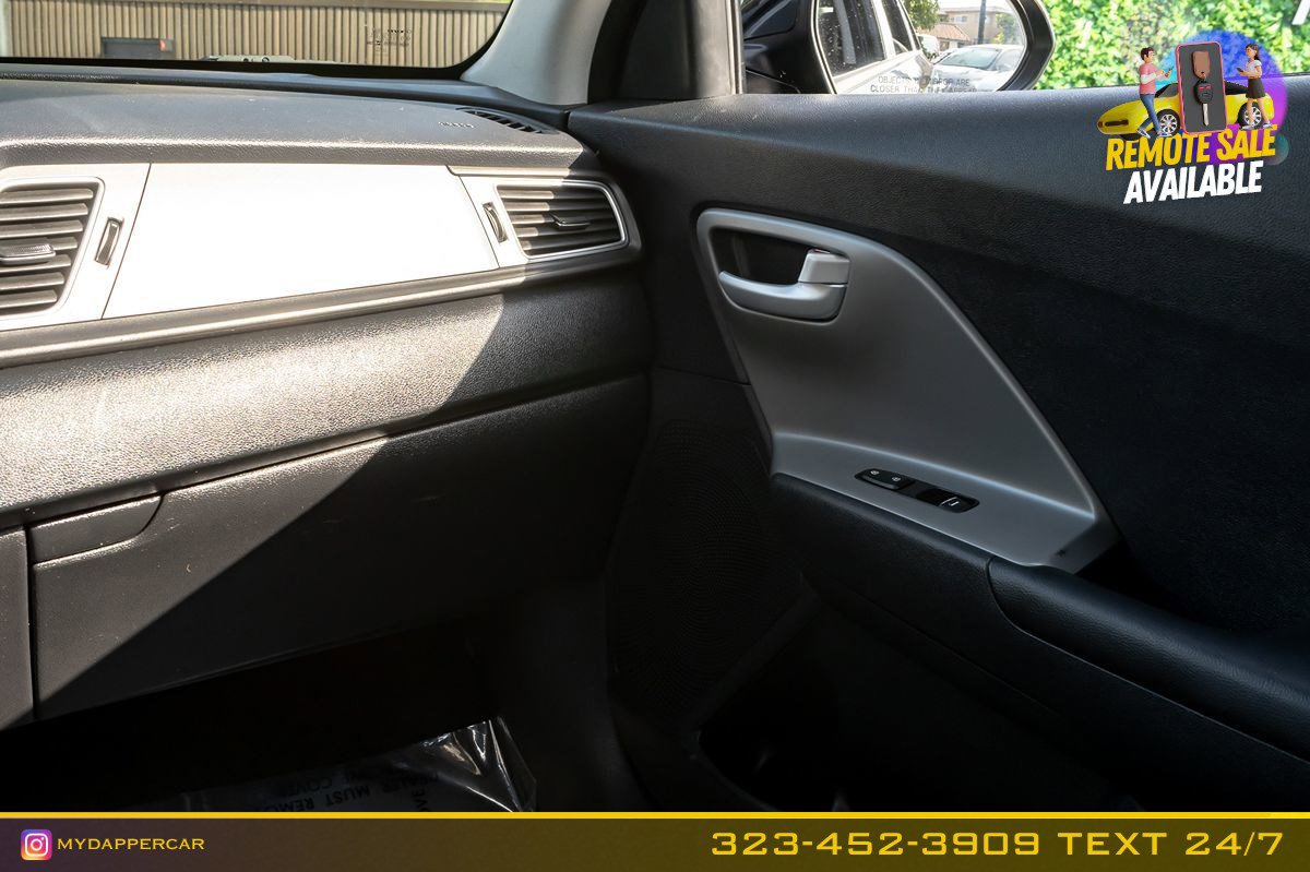 Used 2018 Kia Niro LX image 19