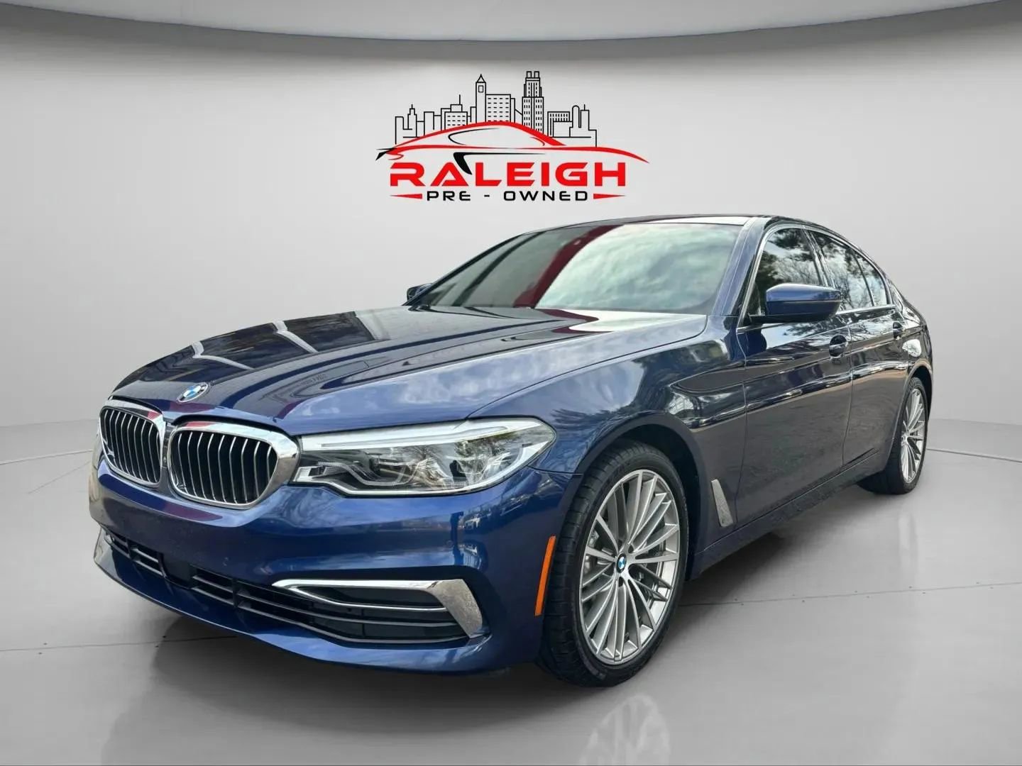 Used 2019 BMW 540i w/ Premium Package image 2
