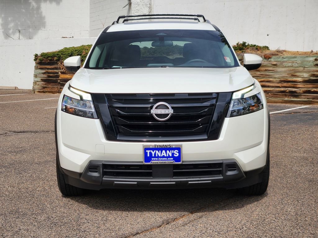 Used 2022 Nissan Pathfinder SV w/ SV Premium Package image 2