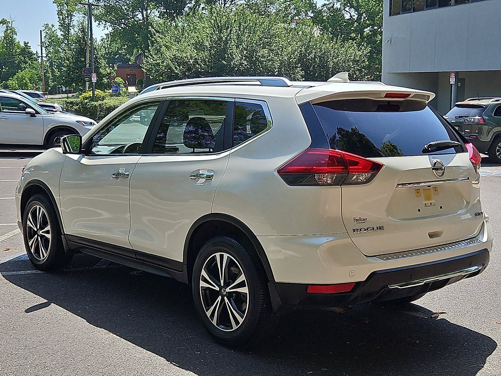 Certified 2019 Nissan Rogue SV w/ Premium Package AWD/4WD image 4