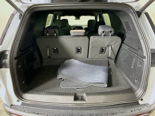 New 2026 Chevrolet Traverse LT w/ Midnight/Sport Edition FWD image 27