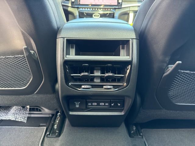 New 2026 Jeep Grand Cherokee Limited w/ Limited Altitude Package AWD/4WD image 25