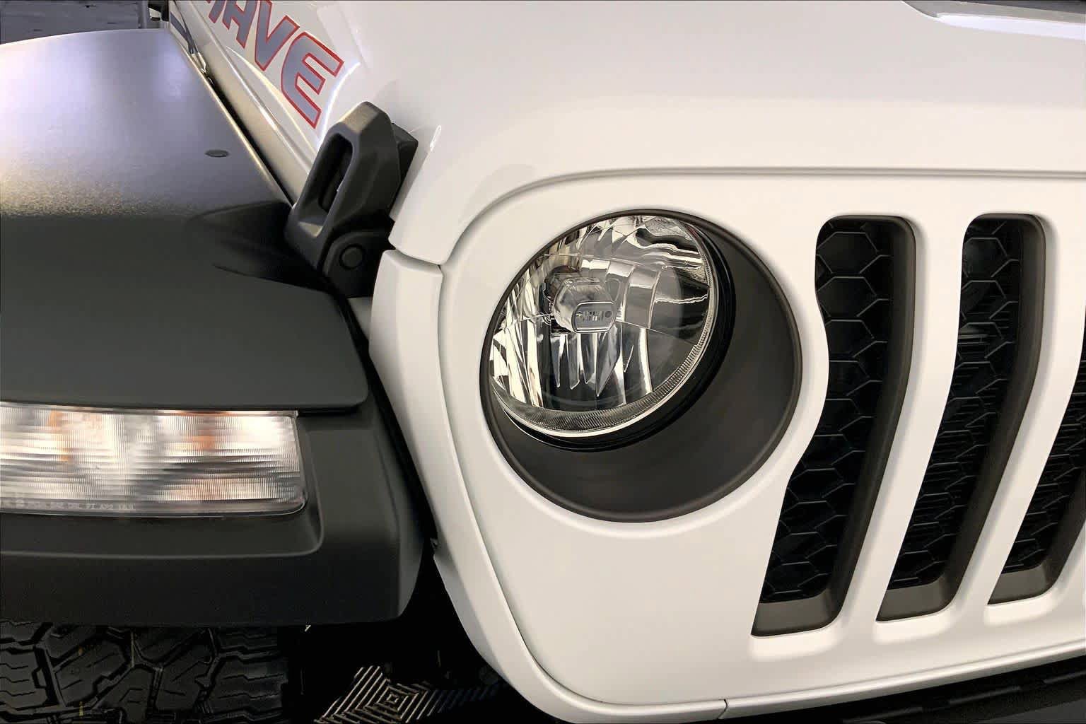 Used 2023 Jeep Gladiator Mojave w/ Cold Weather Group image 27