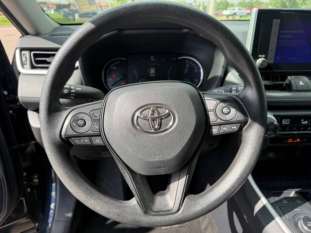 Used 2025 Toyota RAV4 XLE AWD/4WD image 13