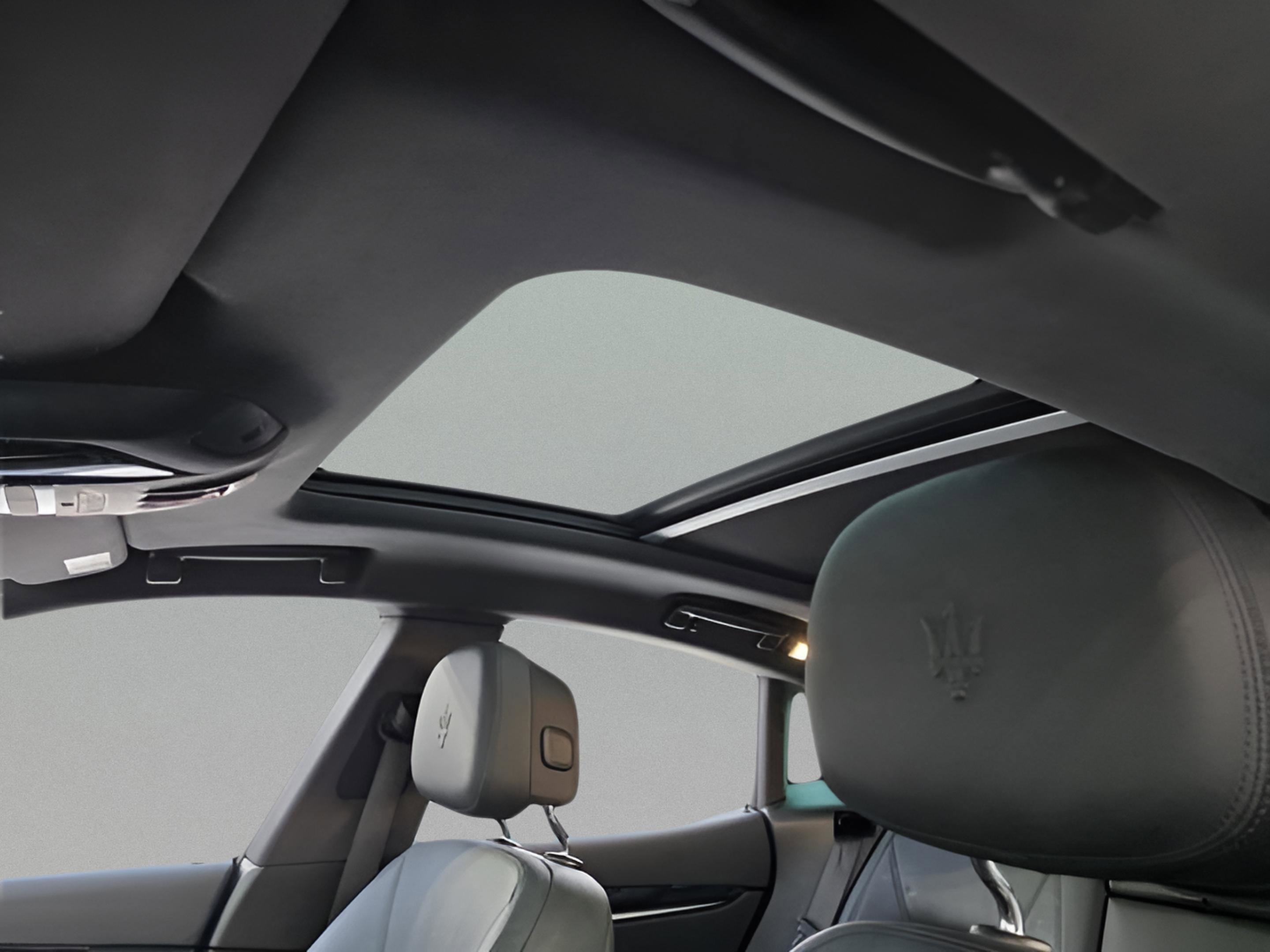 Used 2018 Maserati Levante image 15