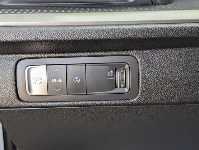Used 2025 Chevrolet Traverse LT w/ Driver Confidence Package FWD image 22