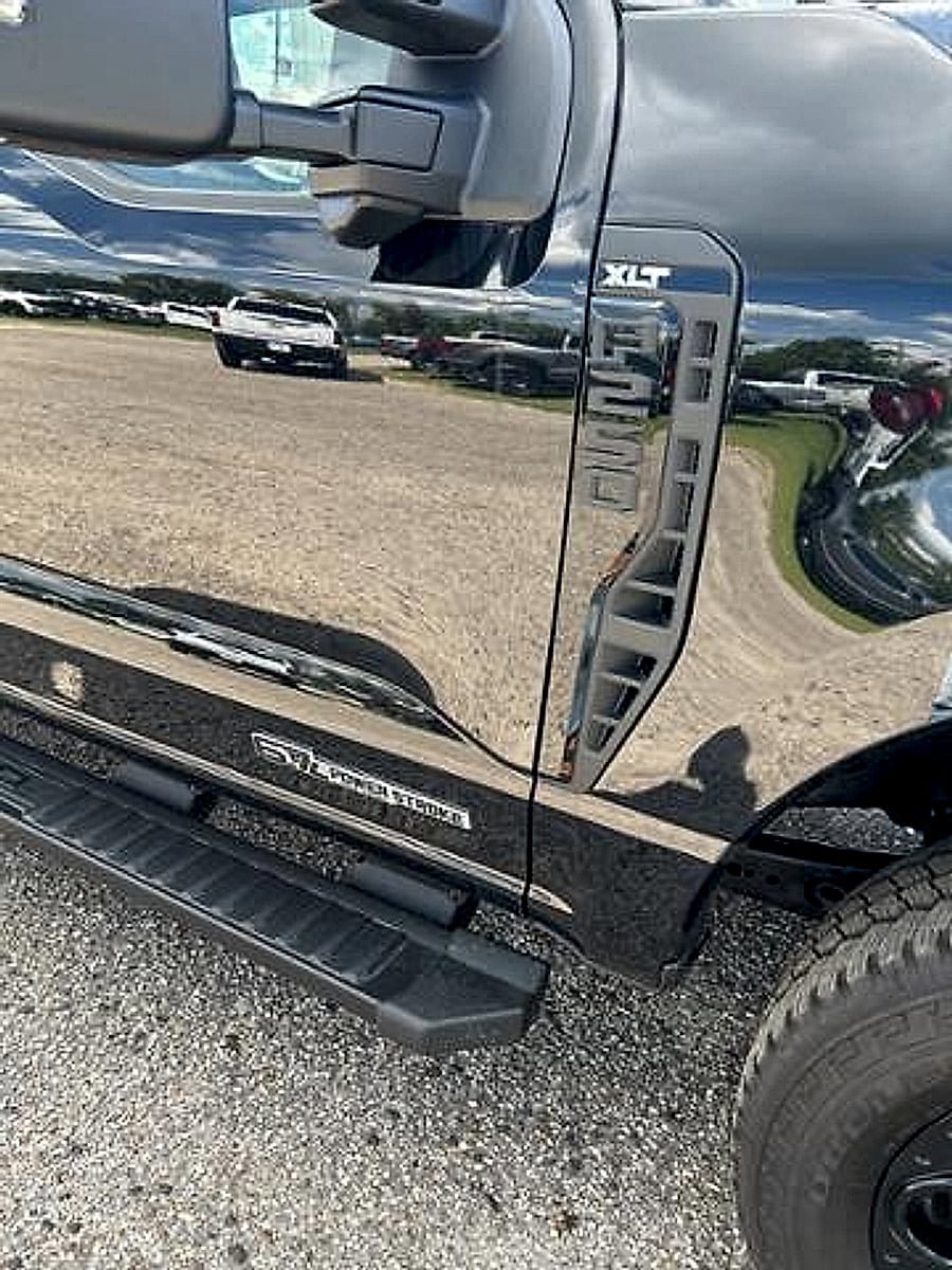 New 2025 Ford F250 XLT w/ Black Appearance Package AWD/4WD image 2