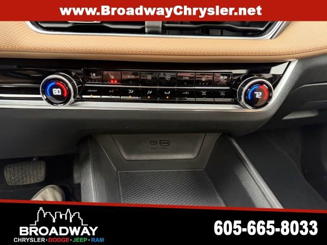 Used 2025 Chevrolet Equinox ACTIV w/ Safety and Technology Package image 17