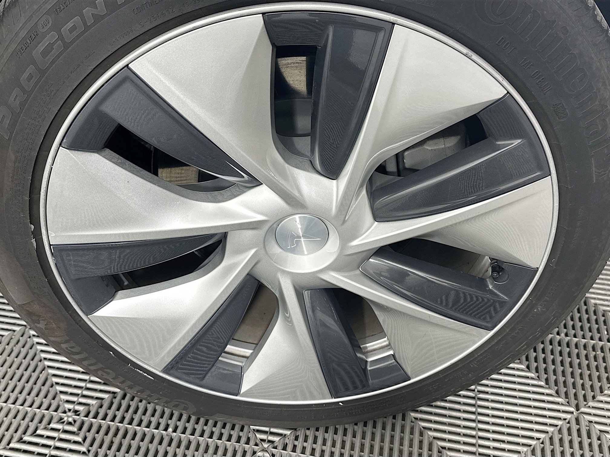 Used 2024 Tesla Model Y Long Range AWD/4WD image 11