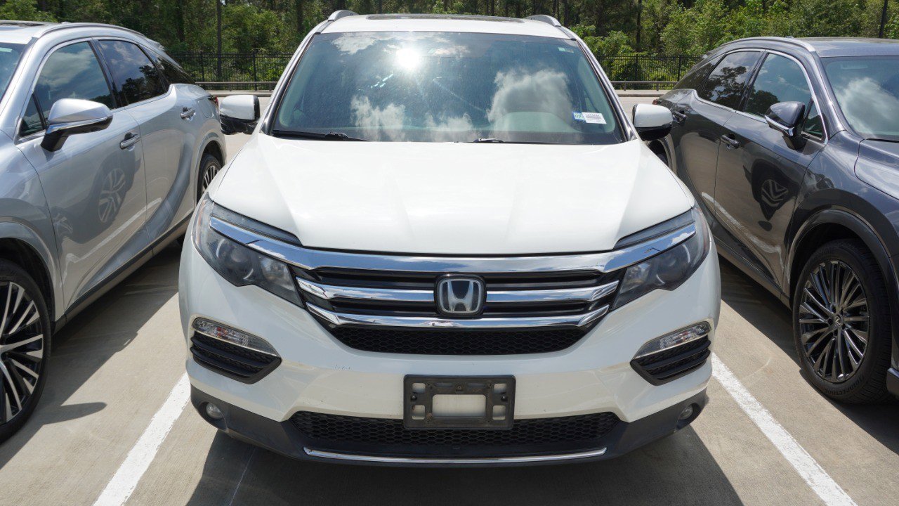 Used 2017 Honda Pilot Touring image 2