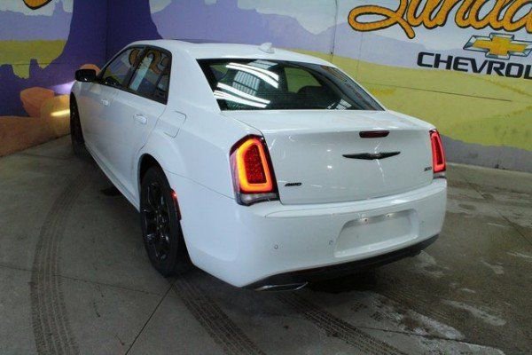 Used 2023 Chrysler 300 Touring L w/ Popular Equipment Group image 6