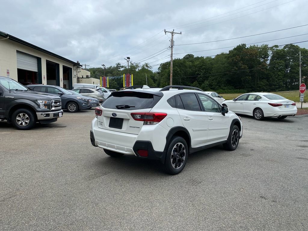 Used 2022 Subaru Crosstrek 2.0i Premium w/ Moonroof Package image 5