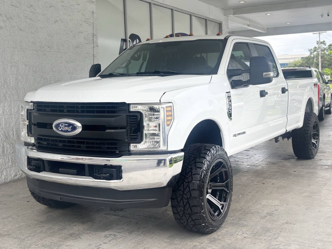 Used 2019 Ford F250 XL w/ Power Equipment Group AWD/4WD image 1
