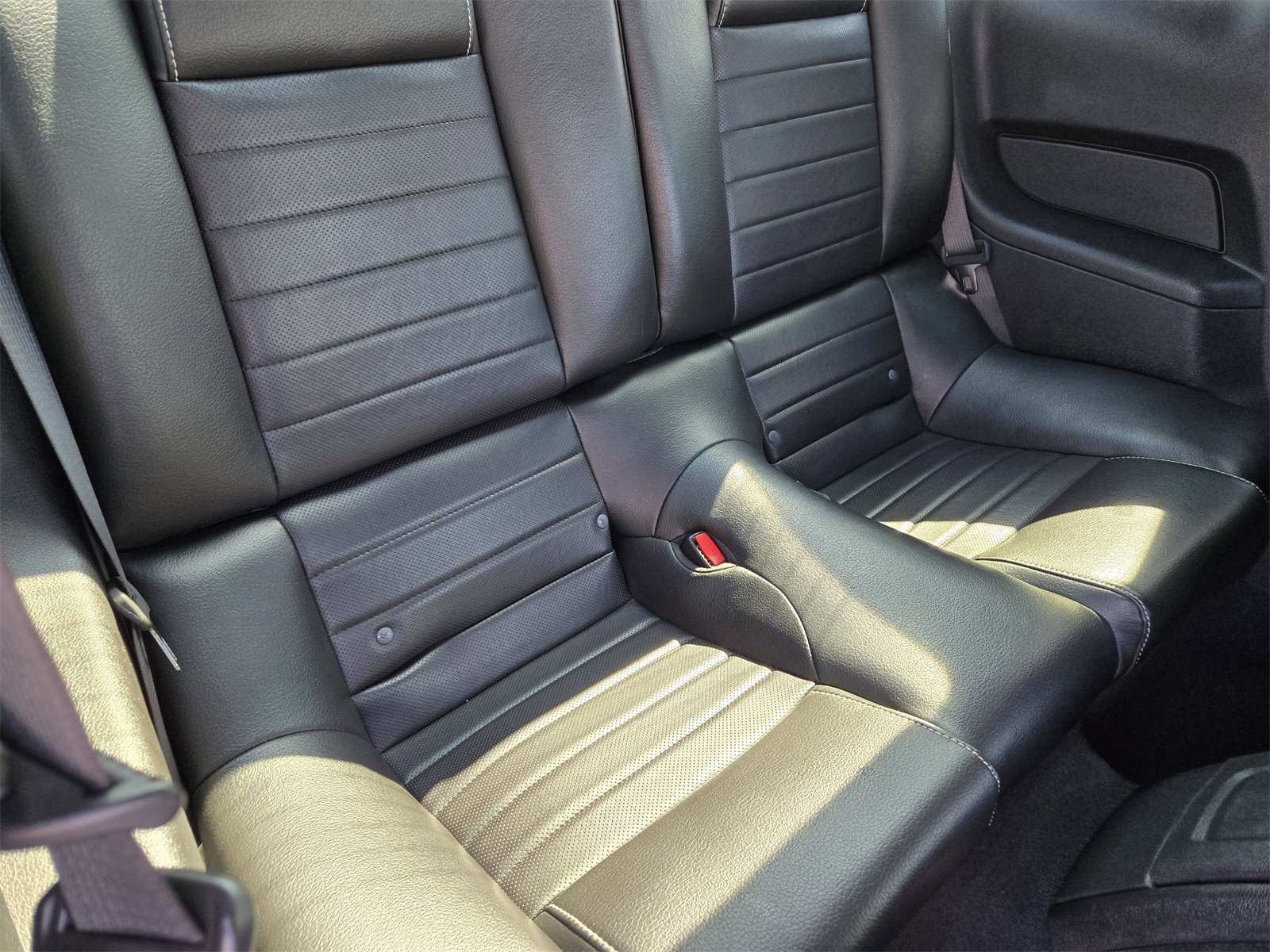 Used 2010 Ford Mustang GT image 28